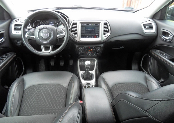 Jeep Compass cena 79900 przebieg: 78000, rok produkcji 2018 z Wołomin małe 326
